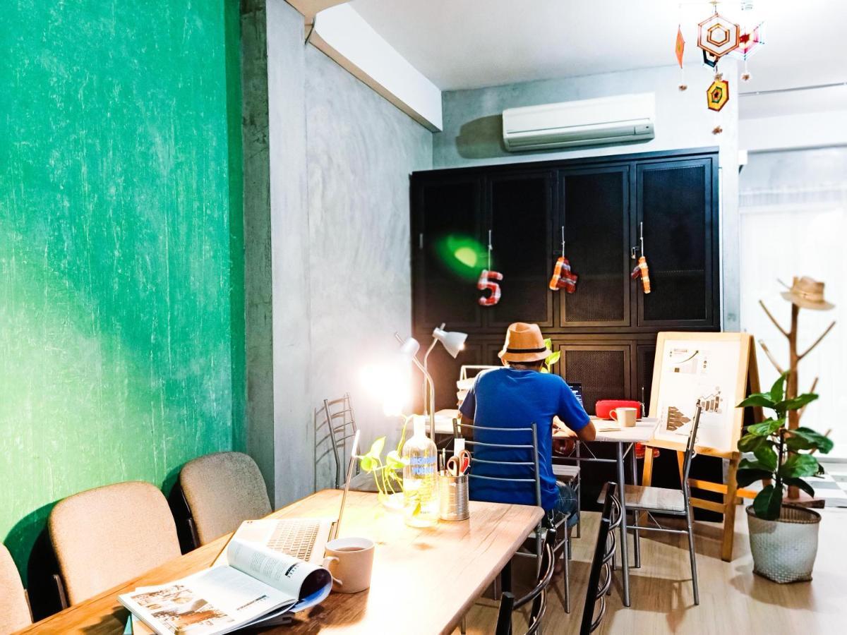 방콕 파이브 스타 라차다 19 호스텔 외부 사진